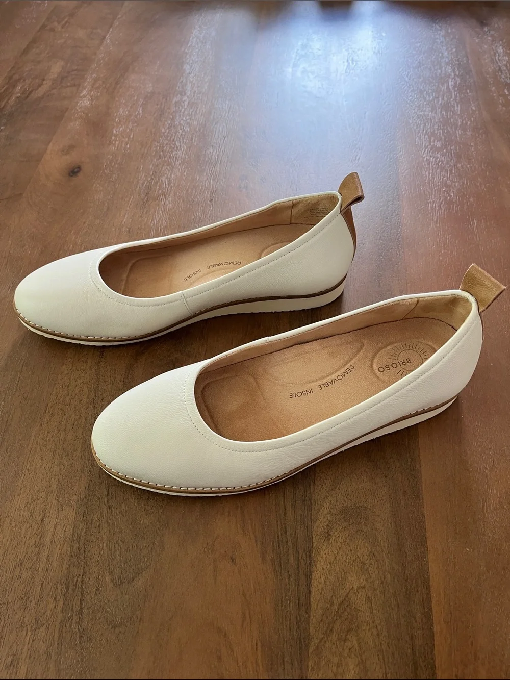 Brioso Cream Leather Ballet Flats 7.5 NWOT